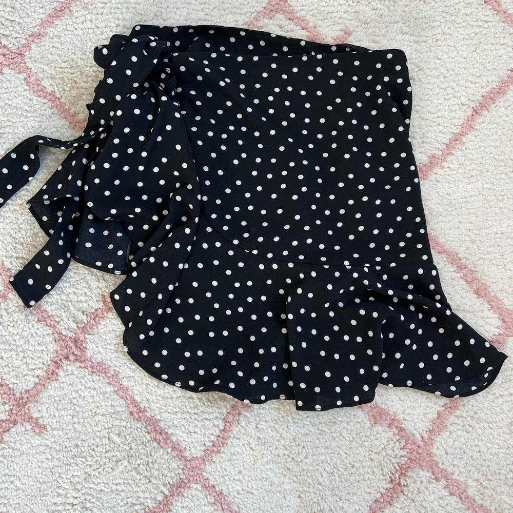 Socialite wrap skort size small.